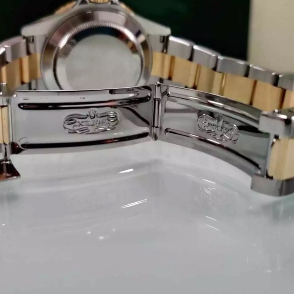 ROLEX SUBMARINER 40mm 18K GOLD DATE WATCH - Picture 11 of 12